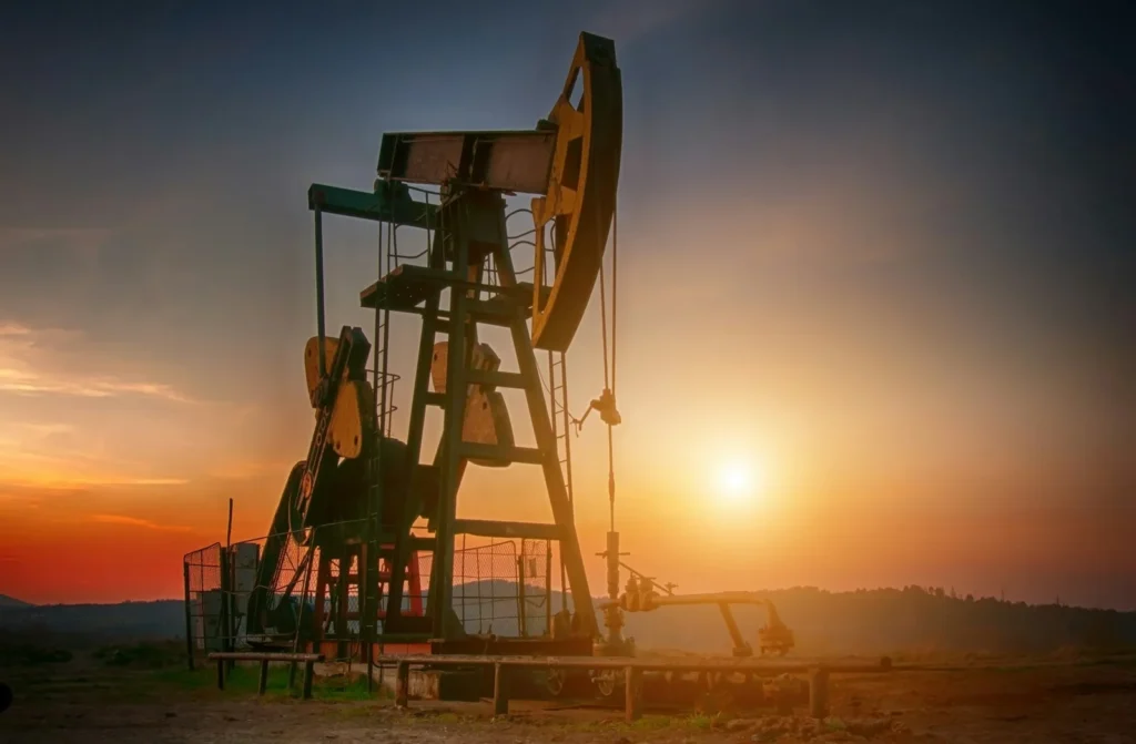 oil-pump-on-sunset